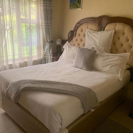 The Crown Inn Guest House Northwood 外观 照片