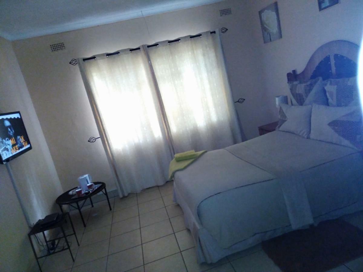 The Crown Inn Guest House Northwood 外观 照片